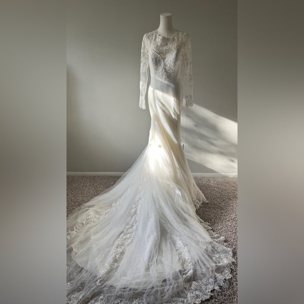 Symphony of Venus VE8294 | Vintage Inspired Lace and Tulle Wedding Gown